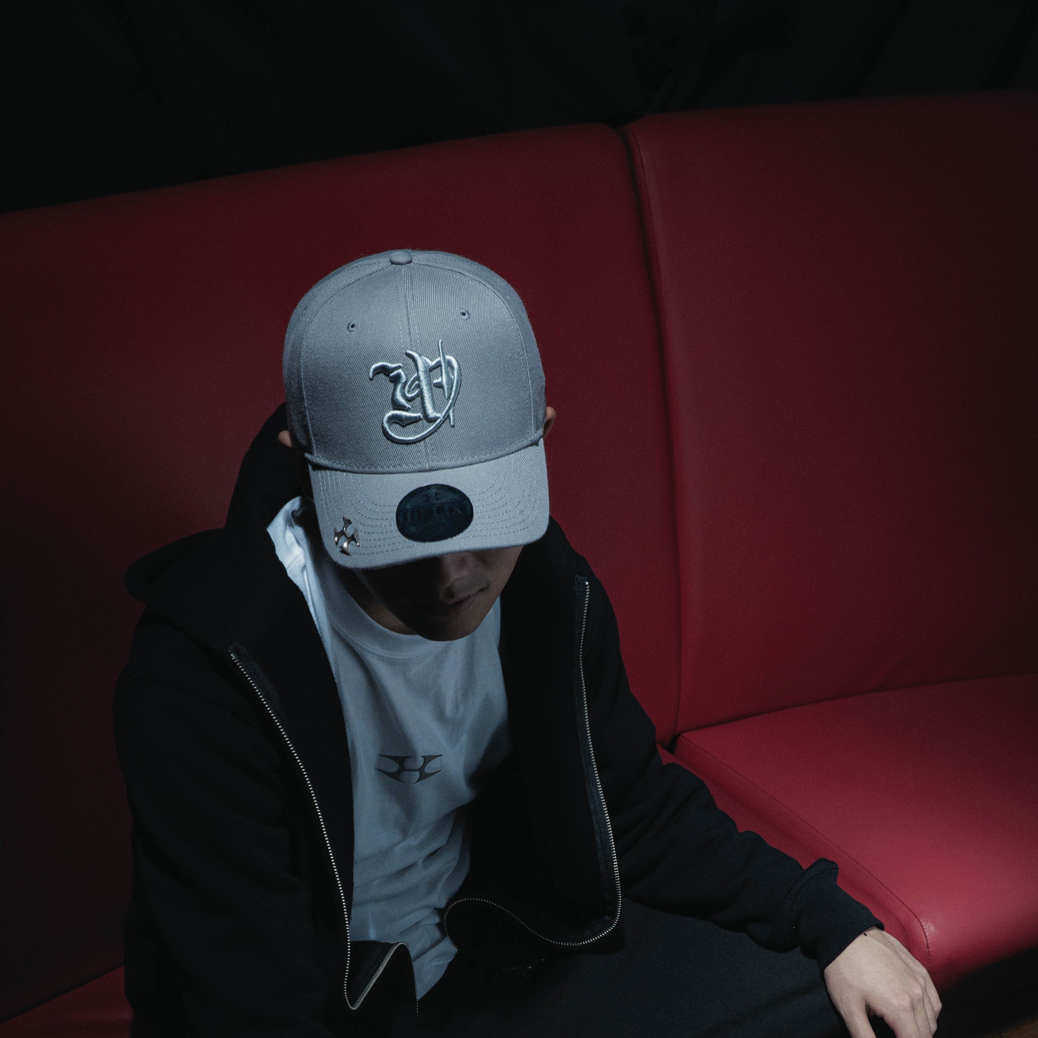 CRYSTAL LOGO BEANIE グレー　Helix helix CRYSTAL LOGO BEANIE gray nubian